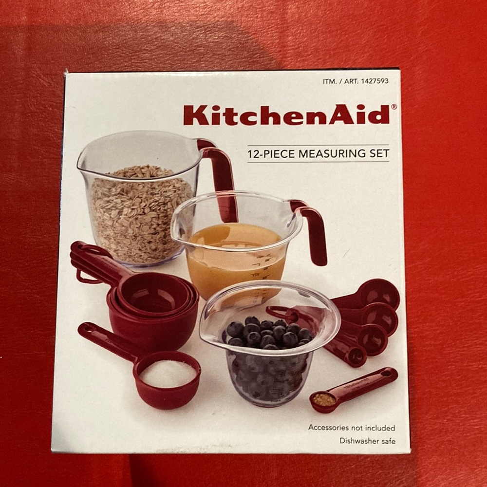 Kitchen Aid 12 piece measuring set